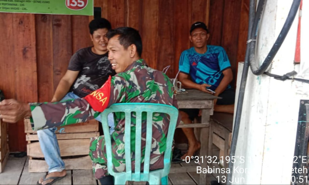 Babinsa Serka Yadi Yanto Bersama Warga Jalin Hubungan Yang Harmonis