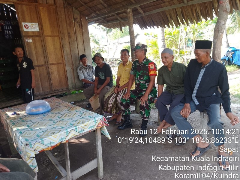 Babinsa Koramil 04/Kuindra, Membangun Tali Persaudaraan dan Meningkatkan Kualitas Hidup Masyarakat Melalui Komsos