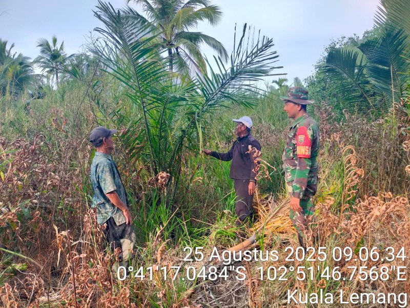 Karhutla: Babinsa Koramil 09/KMG Laksanakan Patroli untuk Meningkatkan Kesadaran Masyarakat