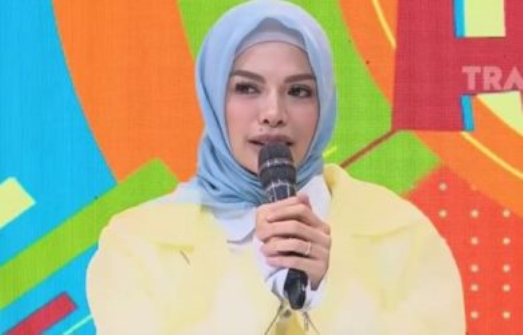 Gratis, Nikita Mirzani Akan bagi-bagi Baju Seksinya, Minat?