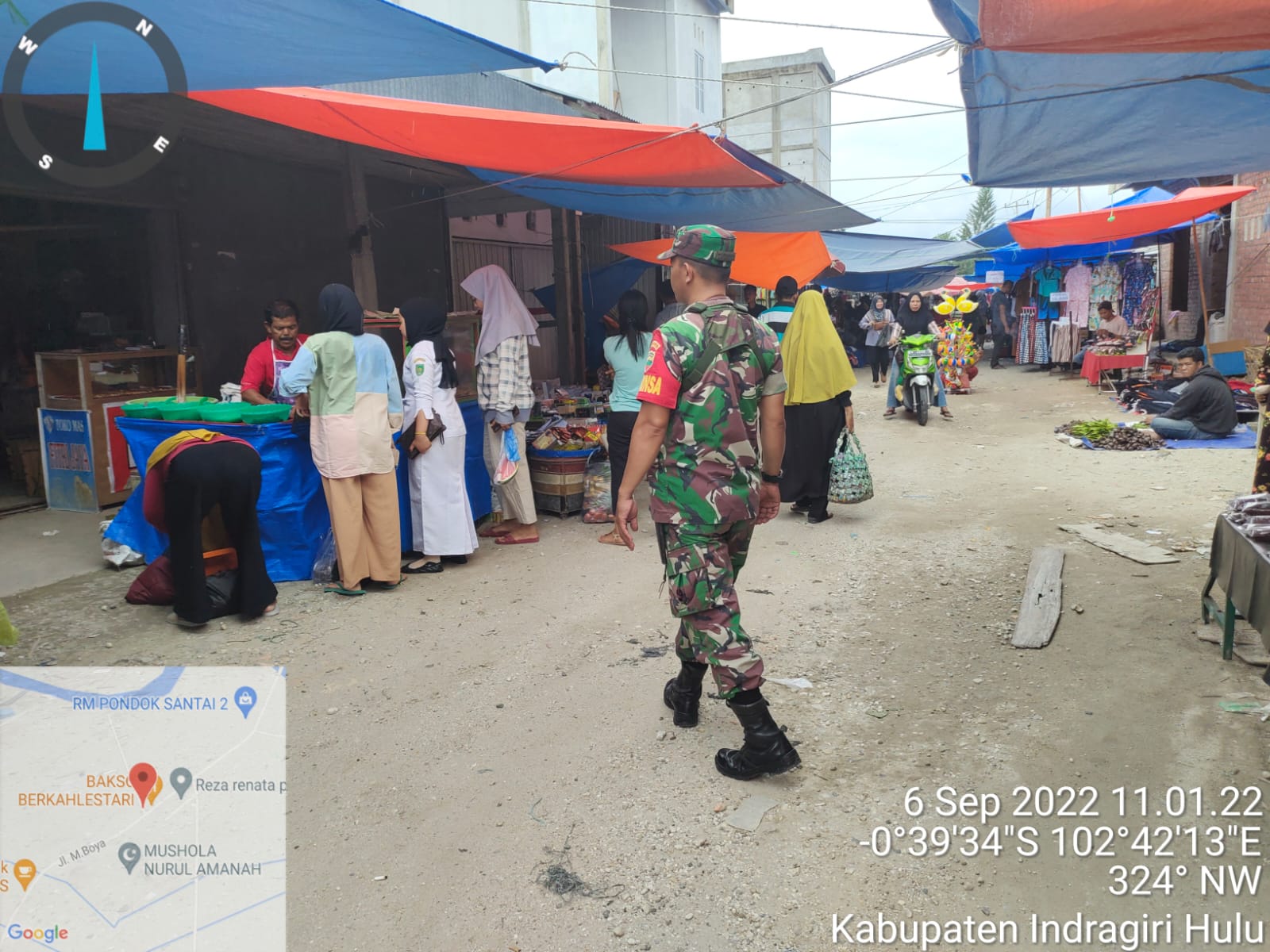 Sosialisasi dan Penegakan Prokes Oleh Personel Koramil 09/Kemuning di Daerah Binaan