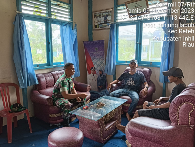 Serda M. Tahir Komsos Bersama Warga Desa Tanjung Labuh