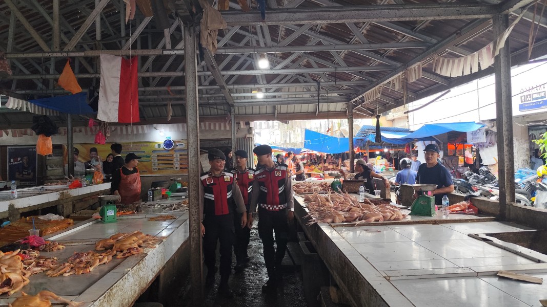 Sat Samapta Polres Inhil Laksanakan Patroli Jalan Kaki Cegah Kejahatan dan Ciptakan Rasa Aman di Masyarakat