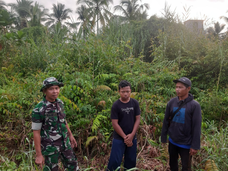 Meningkatkan Kesadaran Masyarakat, Babinsa Koramil 07/Reteh Ajak Bersama-sama Patroli Karhutla di Parit 2