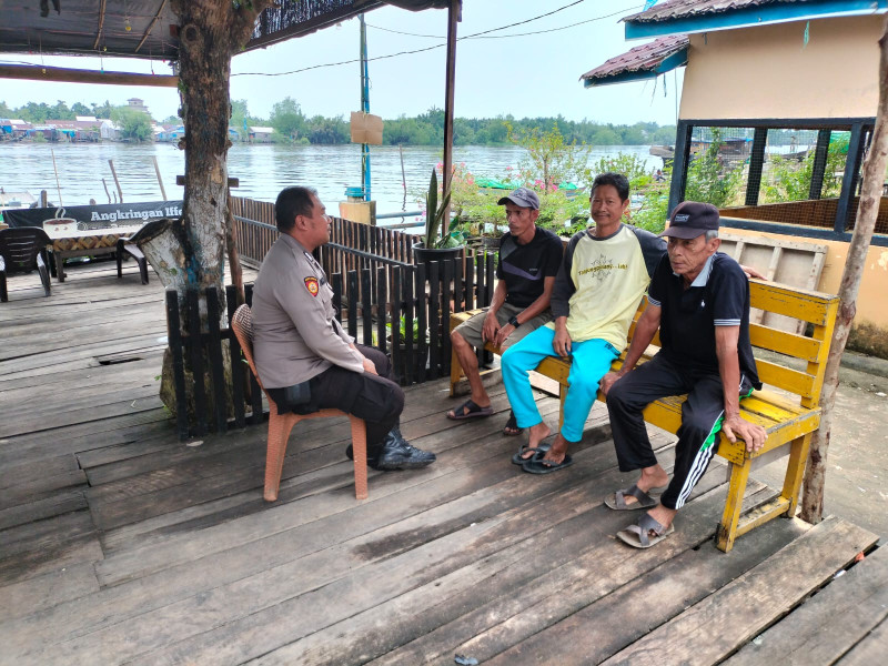 Agar Tetap Menjaga Keamanan Lingkung Kuala Lahangan, Bripka Iwan Riyadi Sambangi Masyarakat di Kelurahan