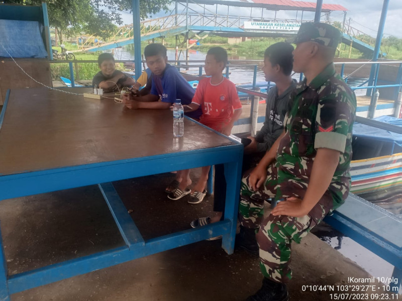 Koramil 10/Pelangiran Sampaikan Kepada Generasi Muda Agar Menghindari Kejahatan Yang Terjadi Di Wilayah