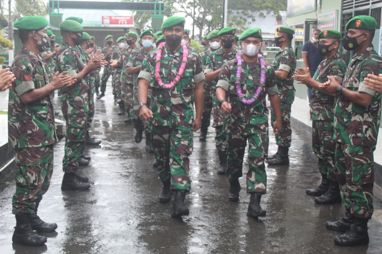 Kodim 0314/lnhil Gelar Upacara Penyambutan 2 Orang Anggota Yang Bertugas Dari Satgas Ter Kodam XVllI Kodim 0314/lnhil Gelar Upacara Penyambutan 2 Orang Anggota Yang Bertugas Dari Satgas Ter Kodam XVllI