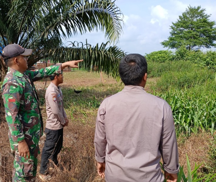 Bhabinsa Koramil 05/Gas Hadir di Tengah-Tengah Masyarakat untuk Meningkatkan Kesadaran dan Partisipasi dalam Mencegah Karhutla