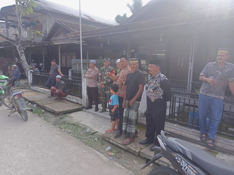 Babinsa Kopda Irawan Jaga Kekompakan dan Kebersamaan Melalui Komsos