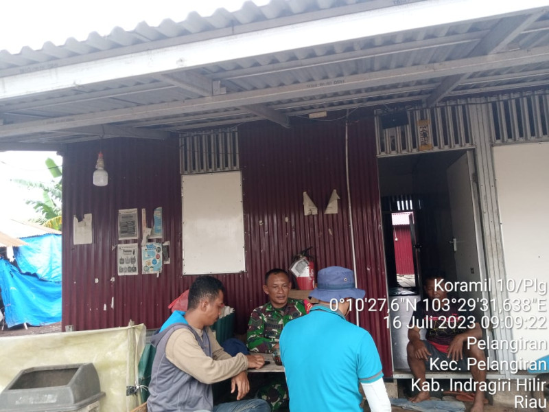 Demi Kebaikan Bersama, Babinsa Koramil 10/Pelangiran Jaga Kekompakan dan Kerukunan Antar Sesama