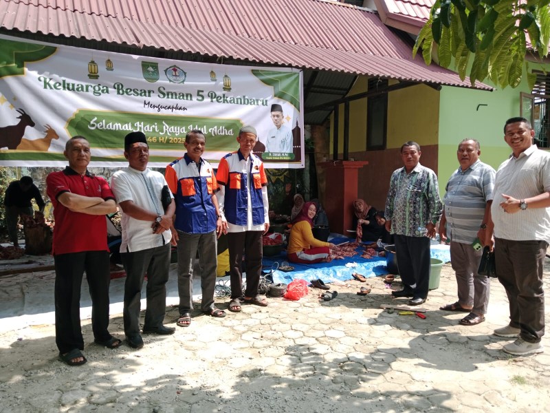 Lima Ekor Sapi Kurban di SMA Negeri 5 Pekanbaru