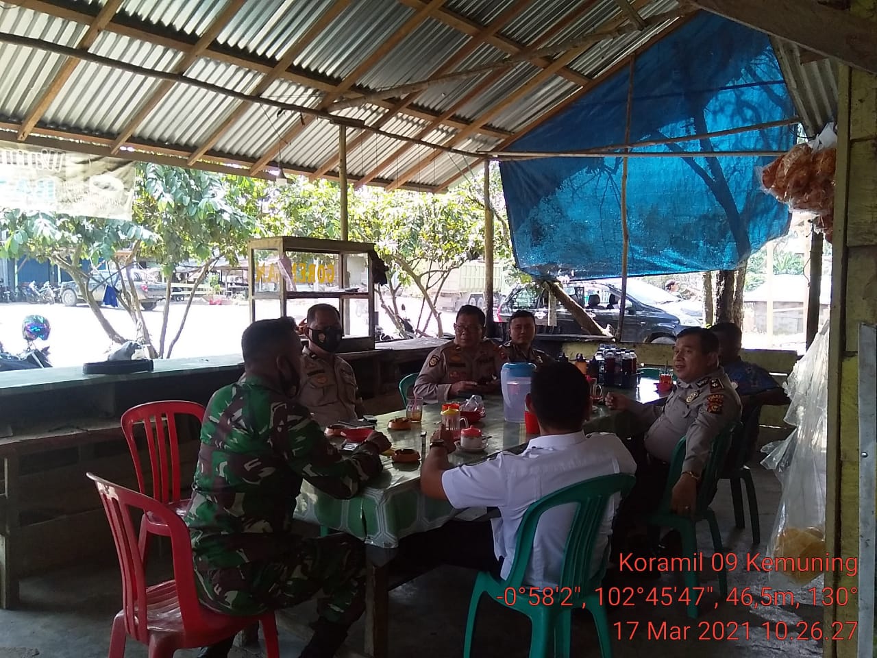 Pererat Hubungan, Serda Ramadhan Komsos dengan Aparat Kelurahan dan Warga Binaan