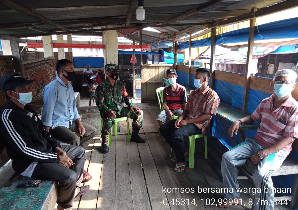 Babinsa 03/Tempuling Lakukan Komsos dan Edukasi Protkes Covid-19 dengan Warga Binaannya