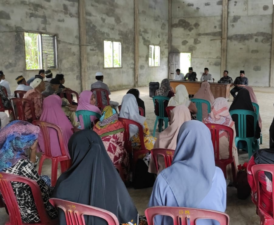 Danramil 07/Reteh Hadiri Penyaluran BLT Dana Desa Benteng Barat
