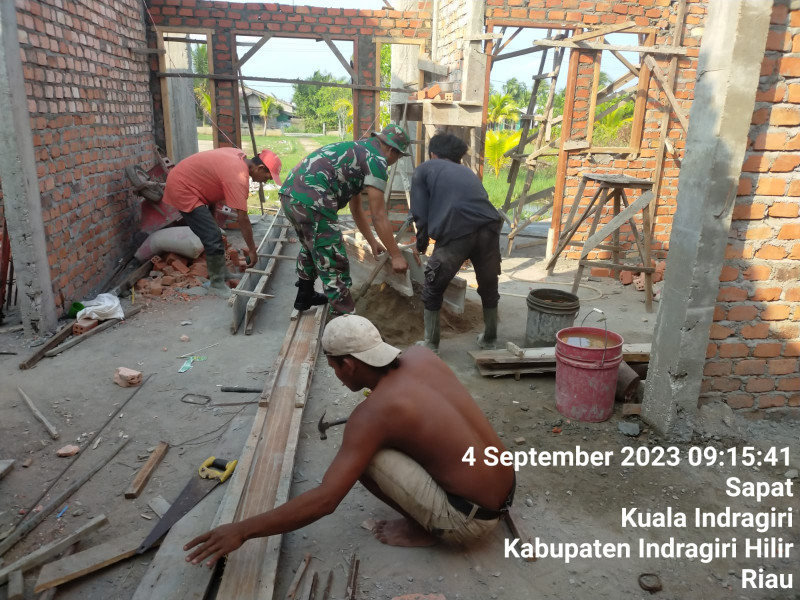 Babinsa Koramil 04/Kuindra Sampaikan Agar Lebih Perhatikan Faktor Keamanan Saat Bekerjasama