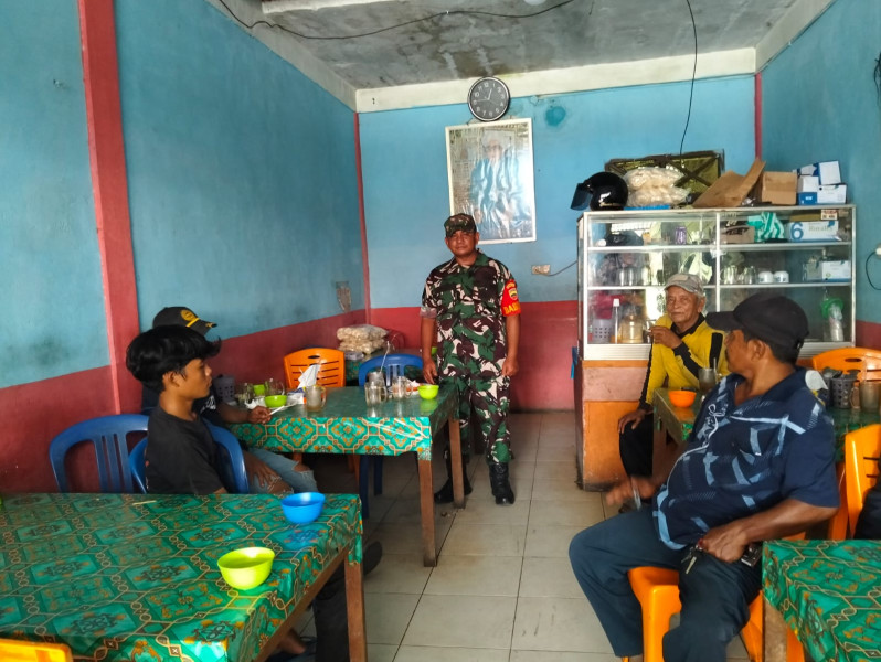 Sambangi Warga, Babinsa 03/Tpl Serka J. Siallagan Pererat Hubungan Kekeluargaan Di Desa Binaan