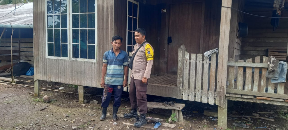 Bhabinkamtibmas Brigadir Sebi Kurniawan Pastikan Sitkamtibmas Tetap Aman Melalui Sambangi Warga