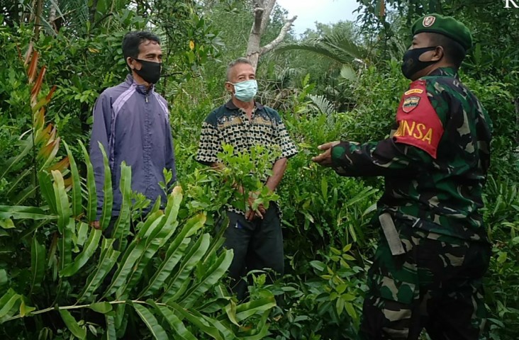Pencegahan Karhutla Dilakukan Pelda Zulfahmi Bersama Masyrakat di Sapat