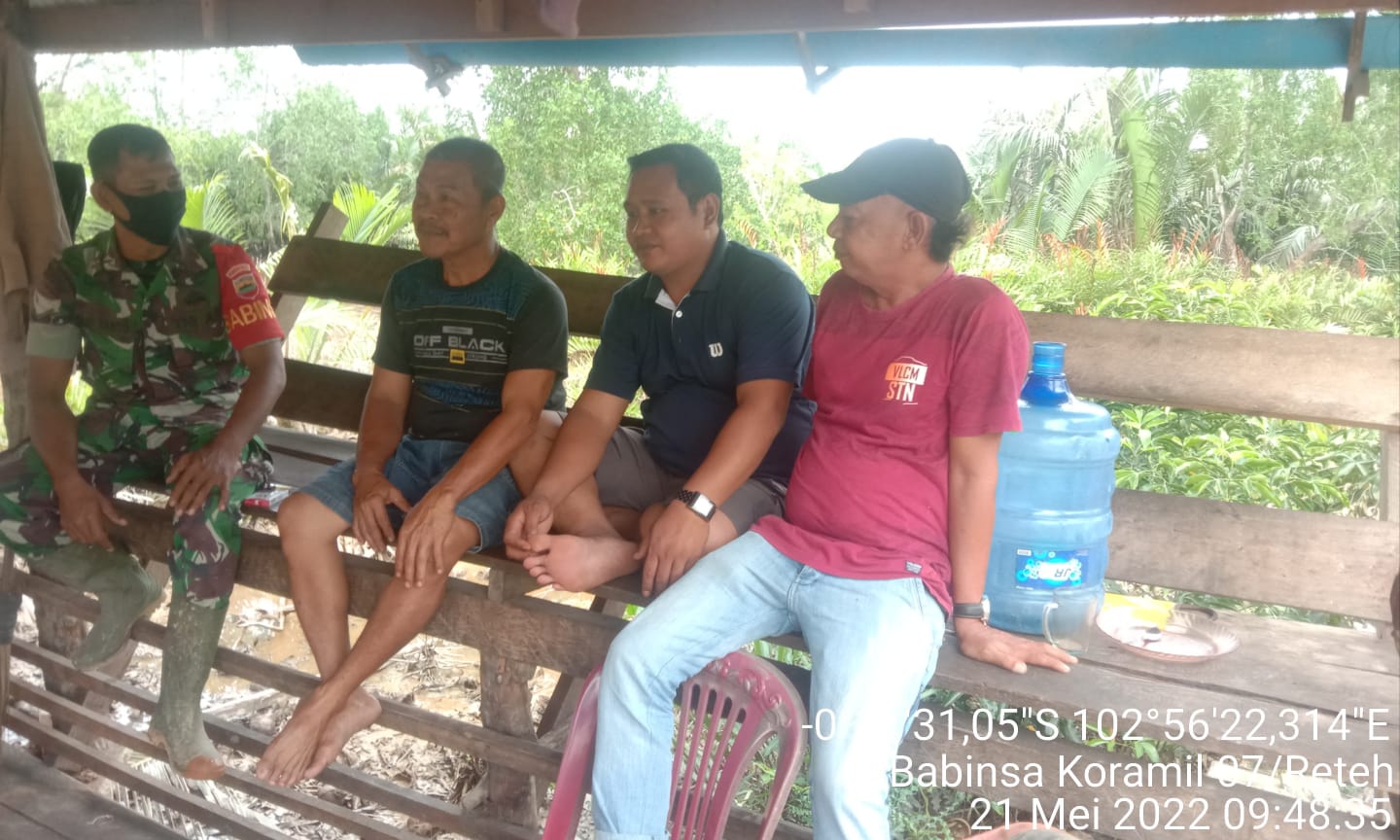 Komsos Bersama Warga, Sertu Yadi Yanto Terus Jalin Silaturrahmi