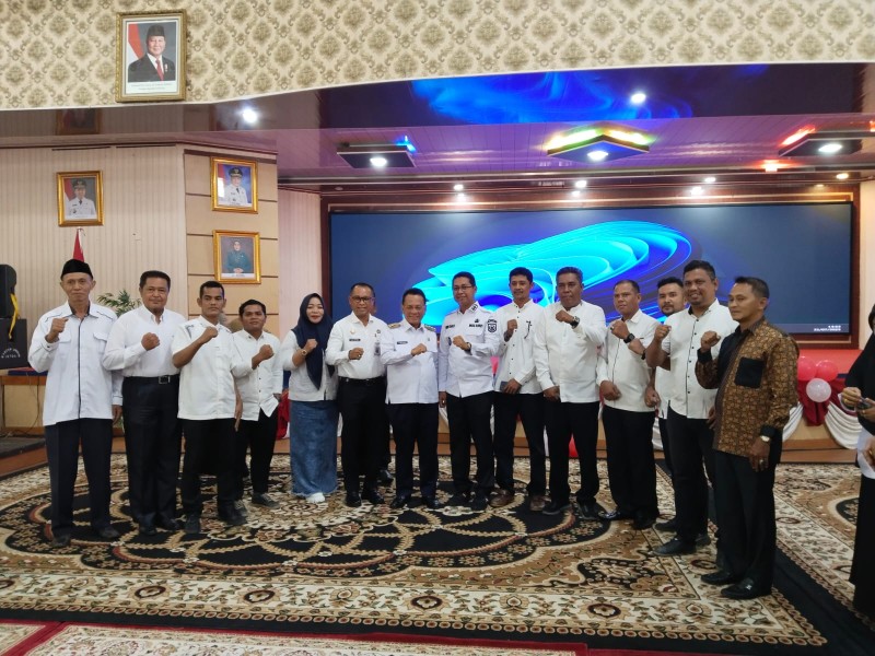 Bupati Rohil dan Forkopimda Ikuti Zoom Meeting Peluncuran Kelembagaan Koperasi Desa/Kelurahan Merah Putih Bupati Rohil dan Forkopimda Ikuti Zoom Meeting Peluncuran Kelembagaan Koperasi Desa/Kelurahan Merah Putih