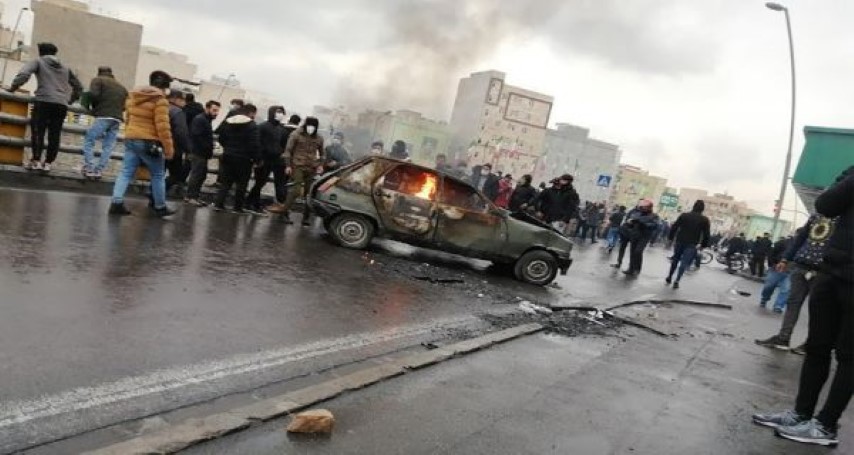 731 Bank dan Puluhan SPBU Dibakar Demonstran di Iran