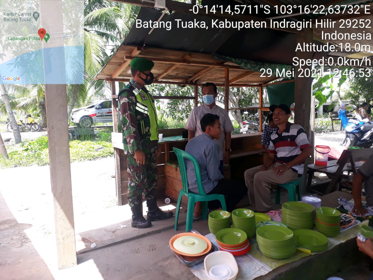 Babinsa Koramil 12/Batang Tuaka Ajak Masyarakat Tetap Patuhi  Prokes