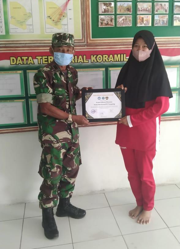 Jadi Narasumber, Danramil 03/Tempuling Terima Sertifikat Pada Webinar Pasus SMAN 1 Tempuling