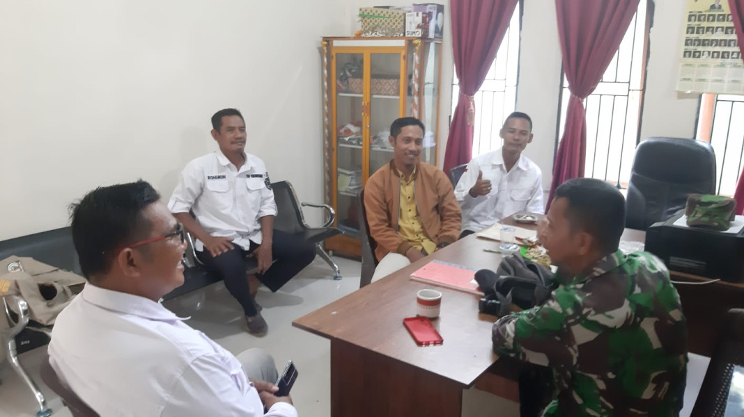 Bersama Perangkat Desa, Babinsa Serda Ramli Terus Jalin Hubungan Baik