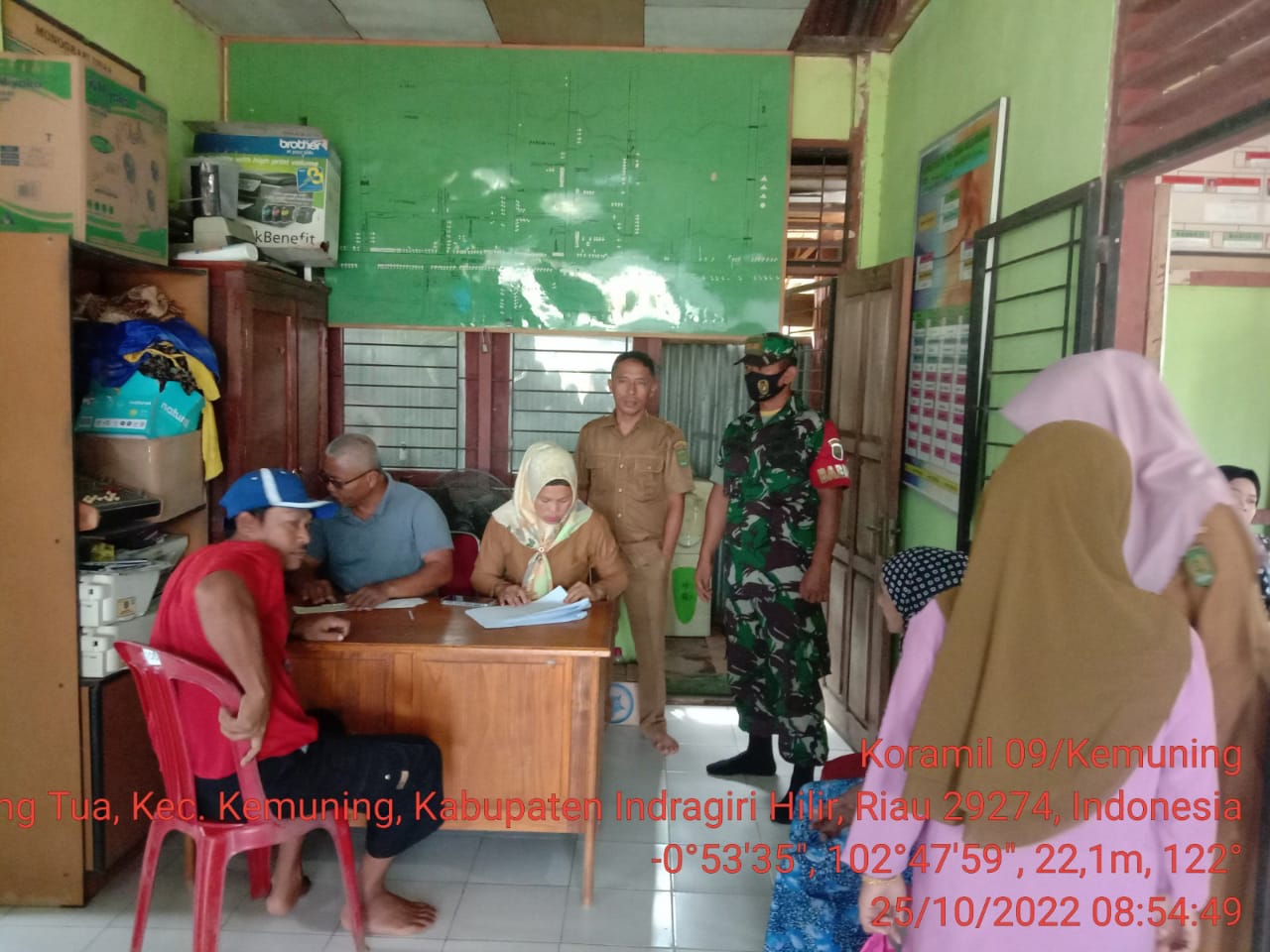 Pendampingan Pemberian Penerimaan BLT Diikuti Oleh Sertu A. Hayat