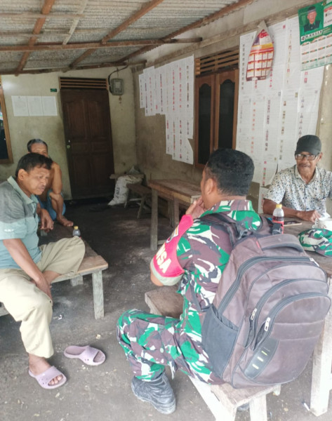 Ciptakan Pilkada Damai, Serda Margono Laksanakan Komsos Bersama Masyarakat di Reteh