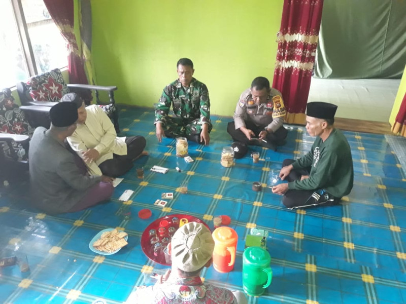 Babinsa Koramil 05/Gas Anjangsana Bersama Tokoh Masyarakat dan Pemuda di Binaan