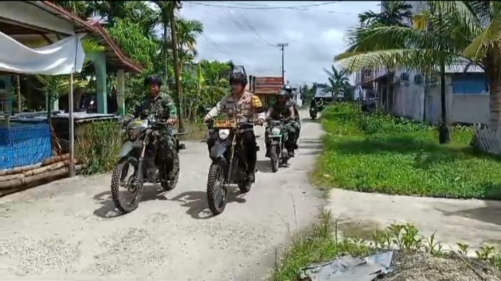 Dalam Rangka Menjaga Kundusipitas Suasana Pemilukada Anggota Koramil 05/Gas Bersama Anggota Polsek Rutin Laksanakan patroli