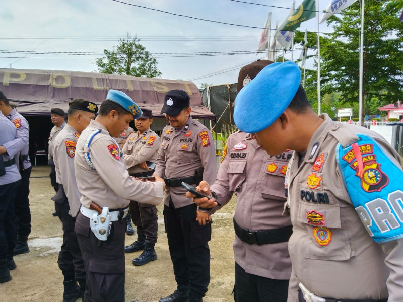 Propam Polres Inhu Razia Handphone Personel Pengamanan KPU dan Bekali Bintara Remaja