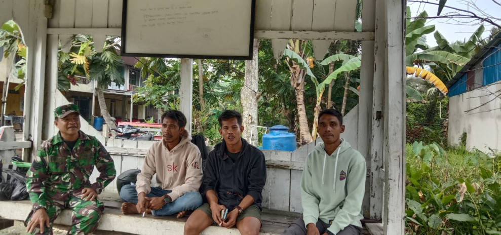 Babinsa Koramil 07/Reteh Gelar Komsos Guna Tingkatkan Hubungan dengan Masyarakat Sungai Batang