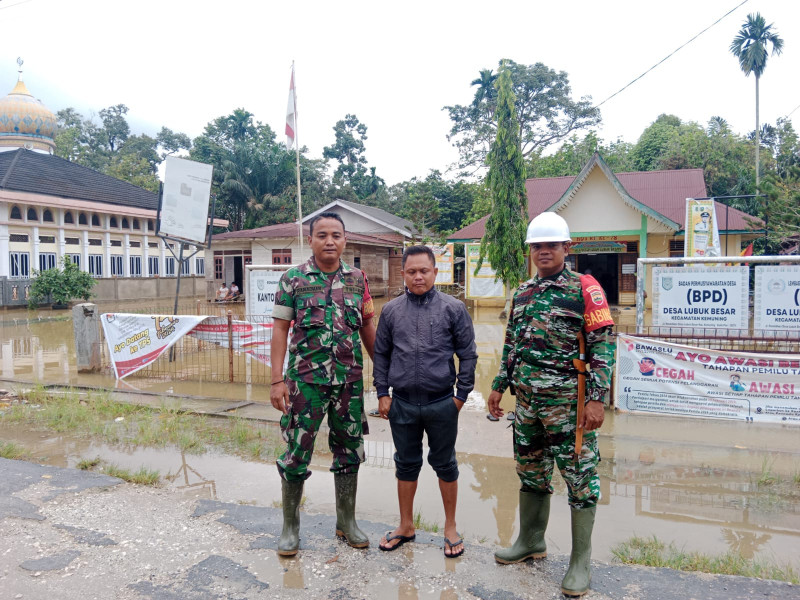 Danramil 09/Kemuning Himbau Warga Untuk Waspada Terhadap Luapan Sungai Reteh