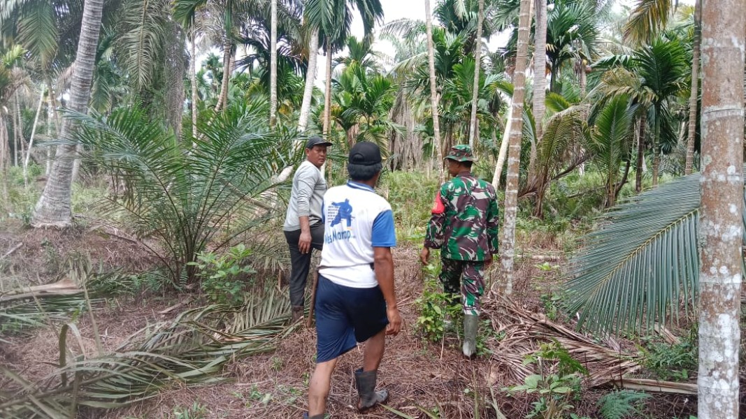 Babinsa Koramil 07/Rth Ingatkan Masyarakat Akan Pentingnya Jaga Keamanan dan Ketertiban di Lingkungan Setempat