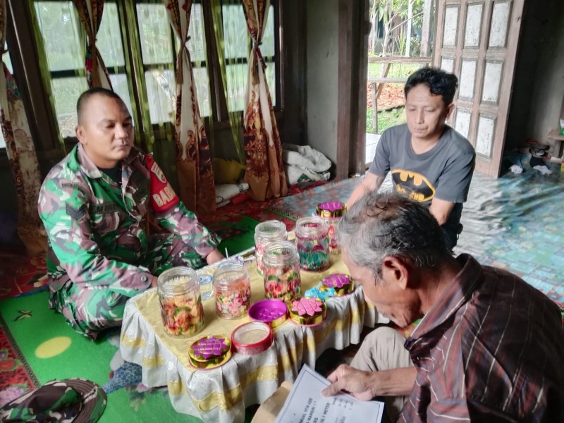 Kegiatan Komsos Babinsa Koramil 07/Reteh: Meningkatkan Kesadaran Masyarakat terhadap Berita Hoax