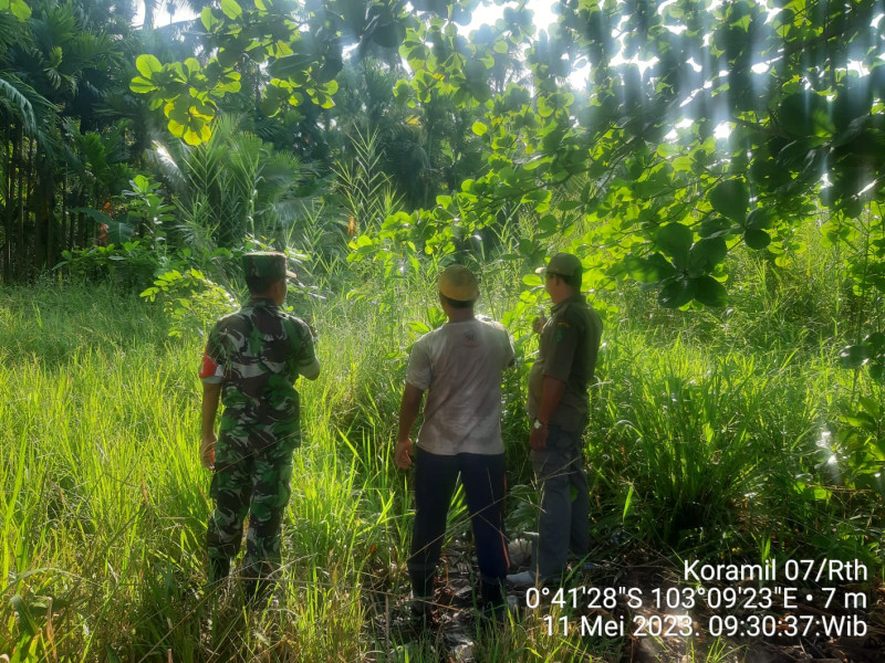Kegiatan Patroli Babinsa Koramil 07/Reteh Bersama Warga