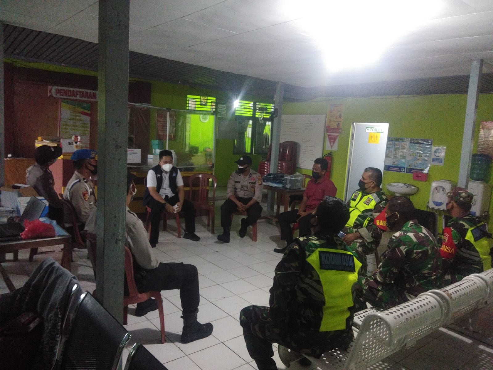 Koramil 04/Kuindra Beserta Tim Gugus Lakukan Sosialisasi Perpanjangan PPKM