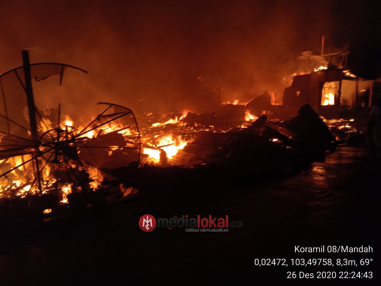 Kebakaran di Mandah Luluhlantakkan Pemukiman Warga