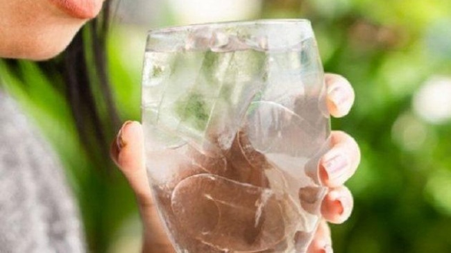 Bolehkah Ibu Hamil Minum Air Es? Simak Disini  Bolehkah Ibu Hamil Minum Air Es? Simak Disini