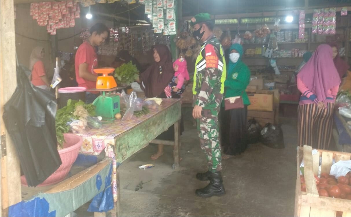 Serda Darwis Lakukan Penegakan Disiplin Protokol Kesehatan di Pasar Tradisional Kampung Benteng Hulu