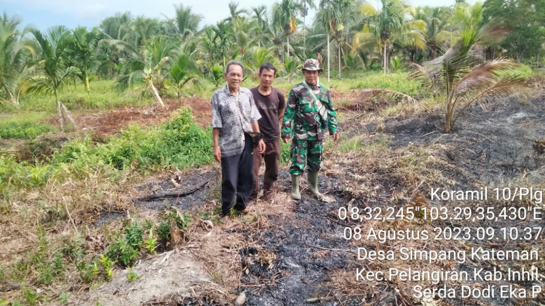 Bersama Masyarakat, Babinsa Koramil 10/Pelangiran Turun Patroli Rutin dan Sosialisasi Karlahut