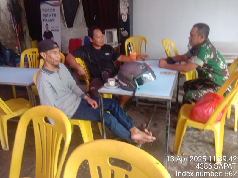 Babinsa Koramil 04/KDR Himbau Remaja Desa untuk Menghindari Perbuatan yang Melanggar Hukum