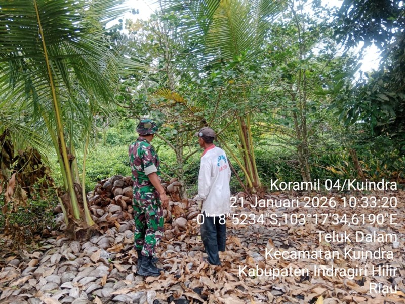 Cegah Api dan Asap, Babinsa Koramil 04/Kuindra Laksanakan Patroli Tapal Batas di Desa Teluk Dalam