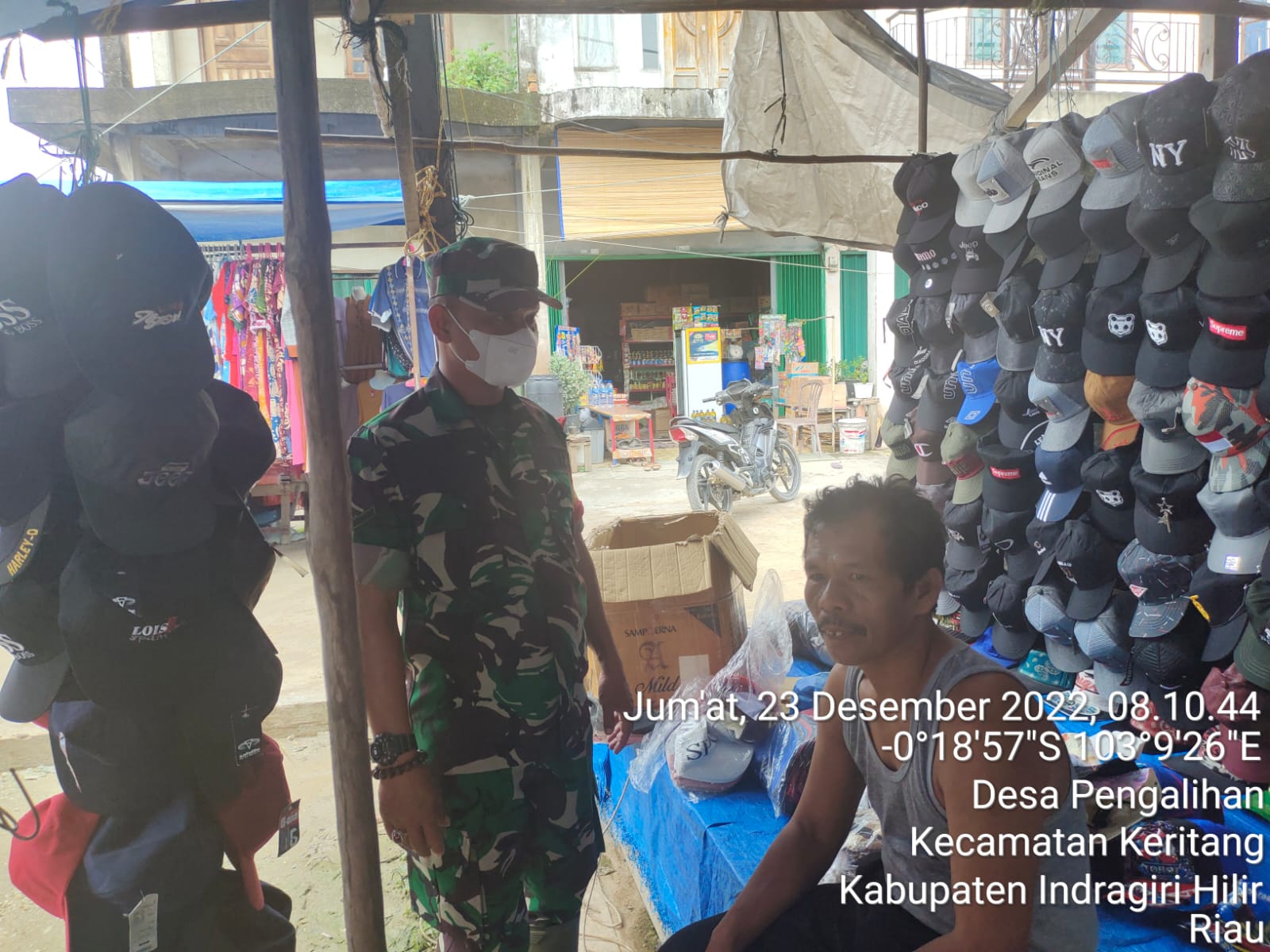 Di Beberapa Titik, Personel Koramil 09/Kemuning Tetap Tegakkan Prokes