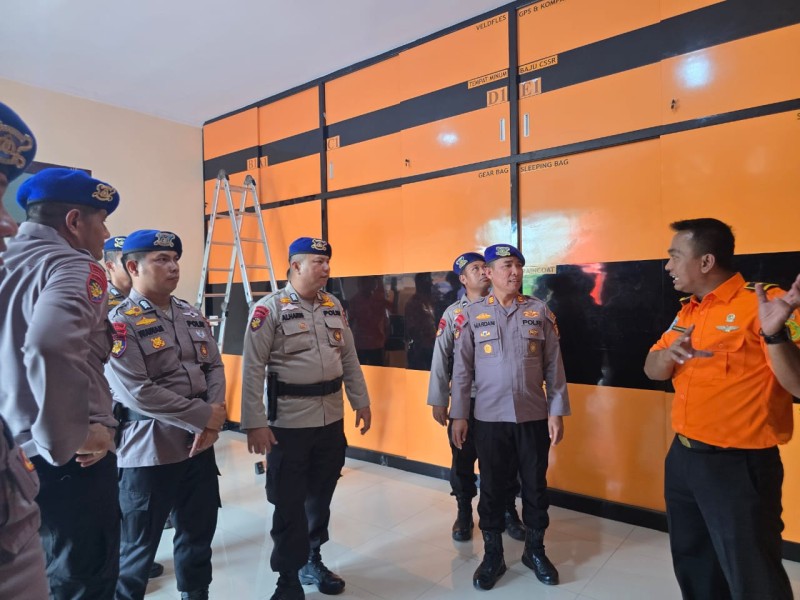 Perkuat Sinergitas, Kasat Polairud Polres Pelalawan Kunjungi Kantor Basarnas Pekanbaru