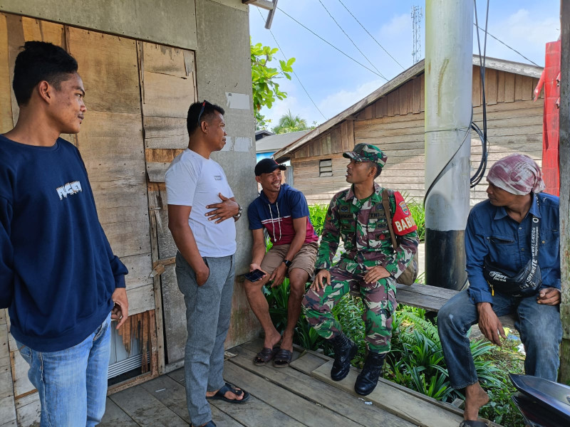 Komsos Babinsa 03/Tpl Dengan Tokoh Pemuda Guna Memberi Arahan Dan Motivasi