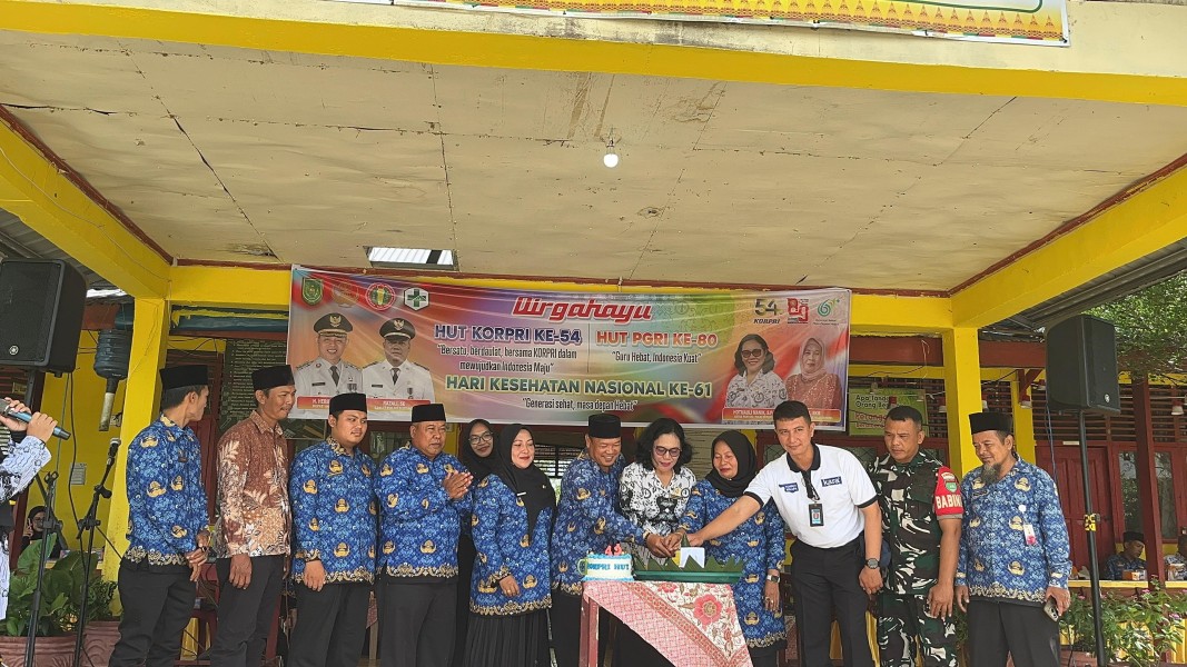 Forkopimcam Pulau Burung Hadiri Peringatan KORPRI ke-50, PGRI ke-80, dan HKN ke-61