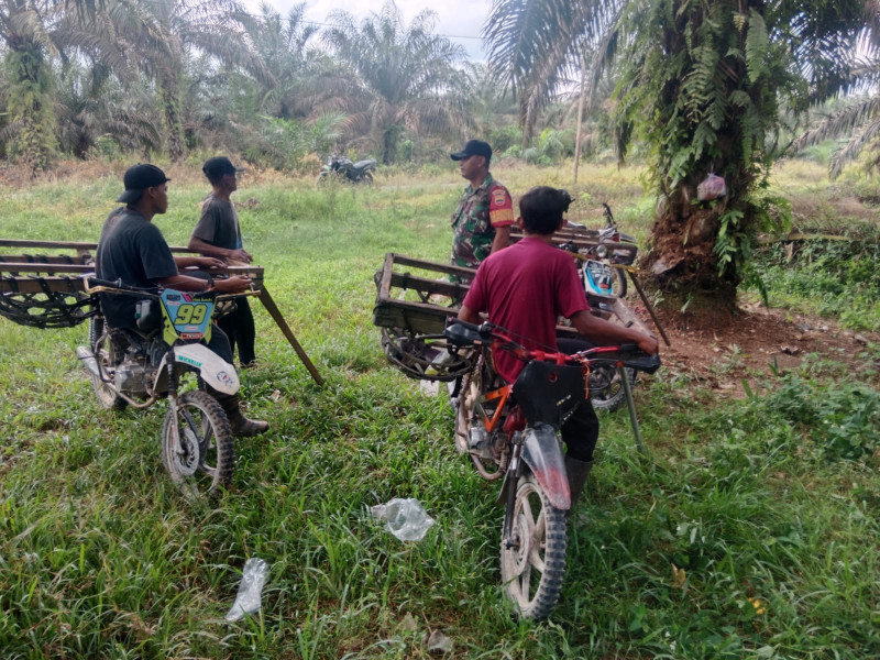 Dengan Komsos, Babinsa Koramil 09/Kmg Sampaikan Kepada Warga Terkait Larangan Membuka Lahan Dengan Cara Dibakar